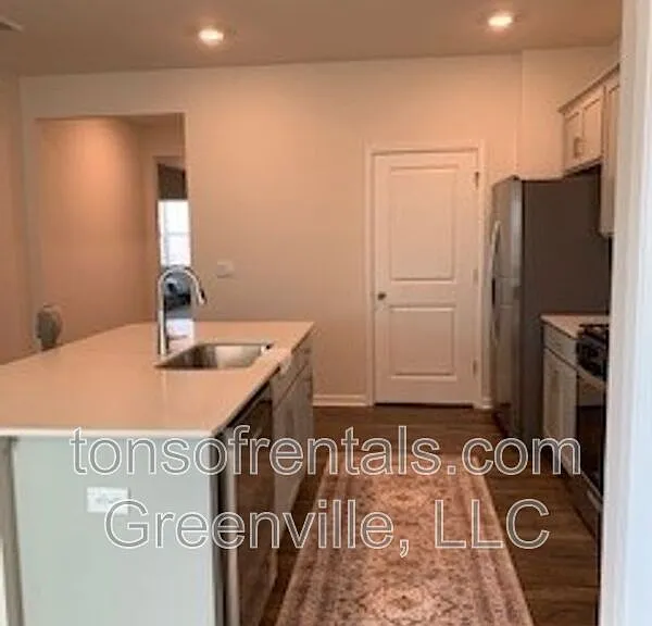 938 Pineland Dr — Photo 4