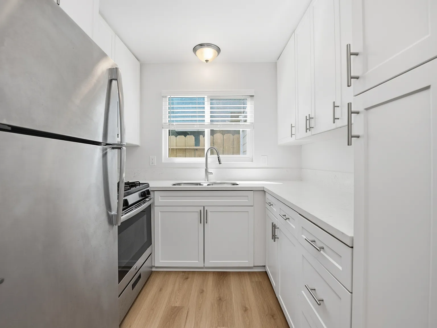 2 bed, 1000 sqft, $3,195 — Photo 2