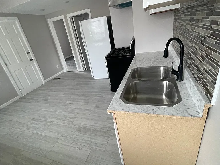 1001 Mathews Ave #1 — Photo 13