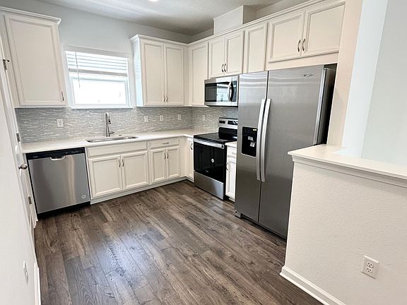 4th image of 15208 Lake Lamonia St #B