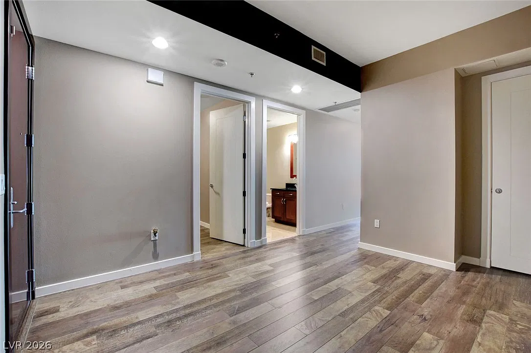 4575 Dean Martin Dr — Photo 4