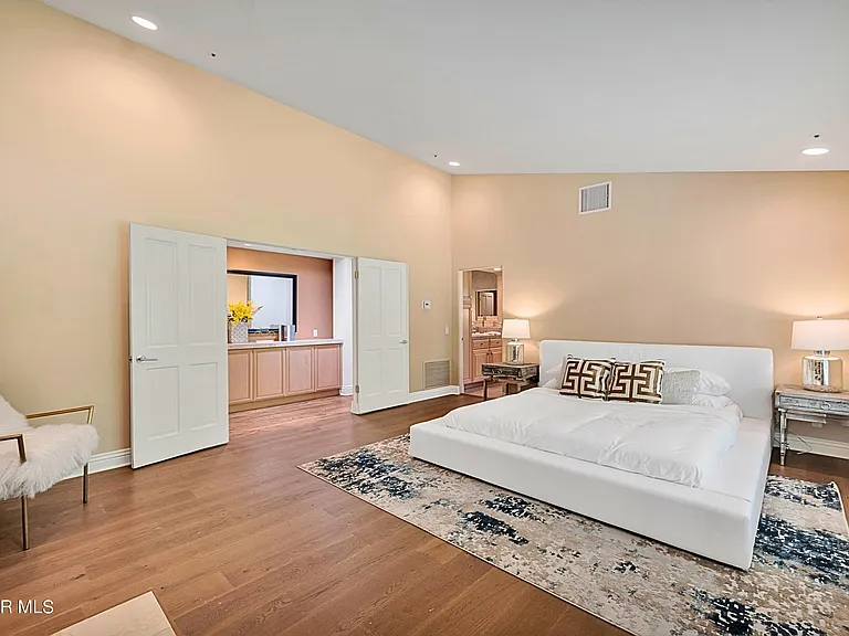 1687 Castlebridge Ct — Photo 27