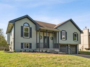 949 SW Daney Dr, Lees Summit, MO 64081