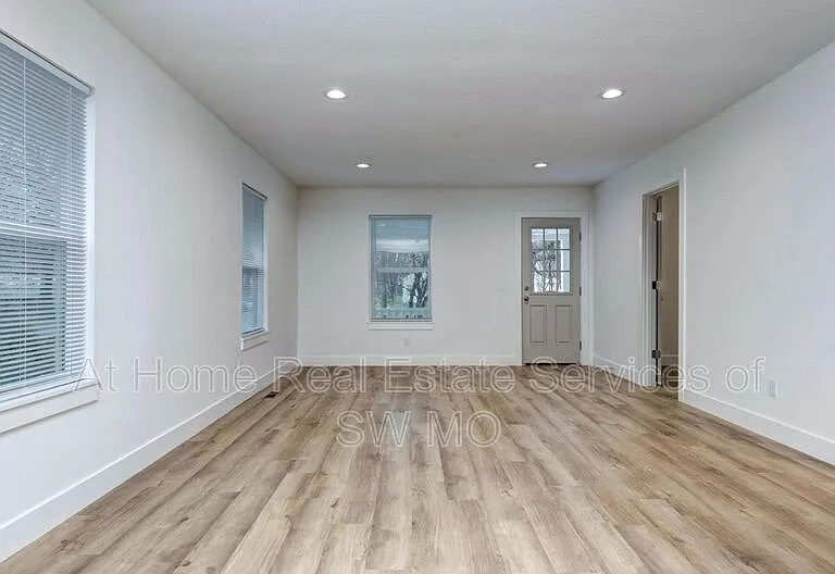1539 S Fremont Ave — Photo 4