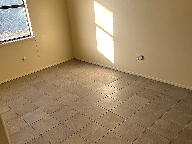 2820 Grinnell Ave — Photo 10