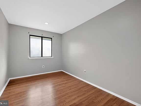 4th image of 358 Saybrook Ln