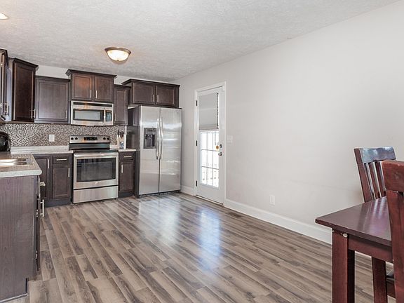 3rd image of 567 Falkland Cir