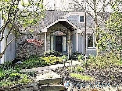 2nd image of 905 Trevino Ct
