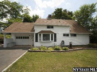 100 Barrister Rd, Levittown, NY 11756