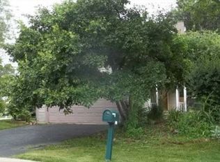 16980 W Serranda Dr, Libertyville, IL 60048