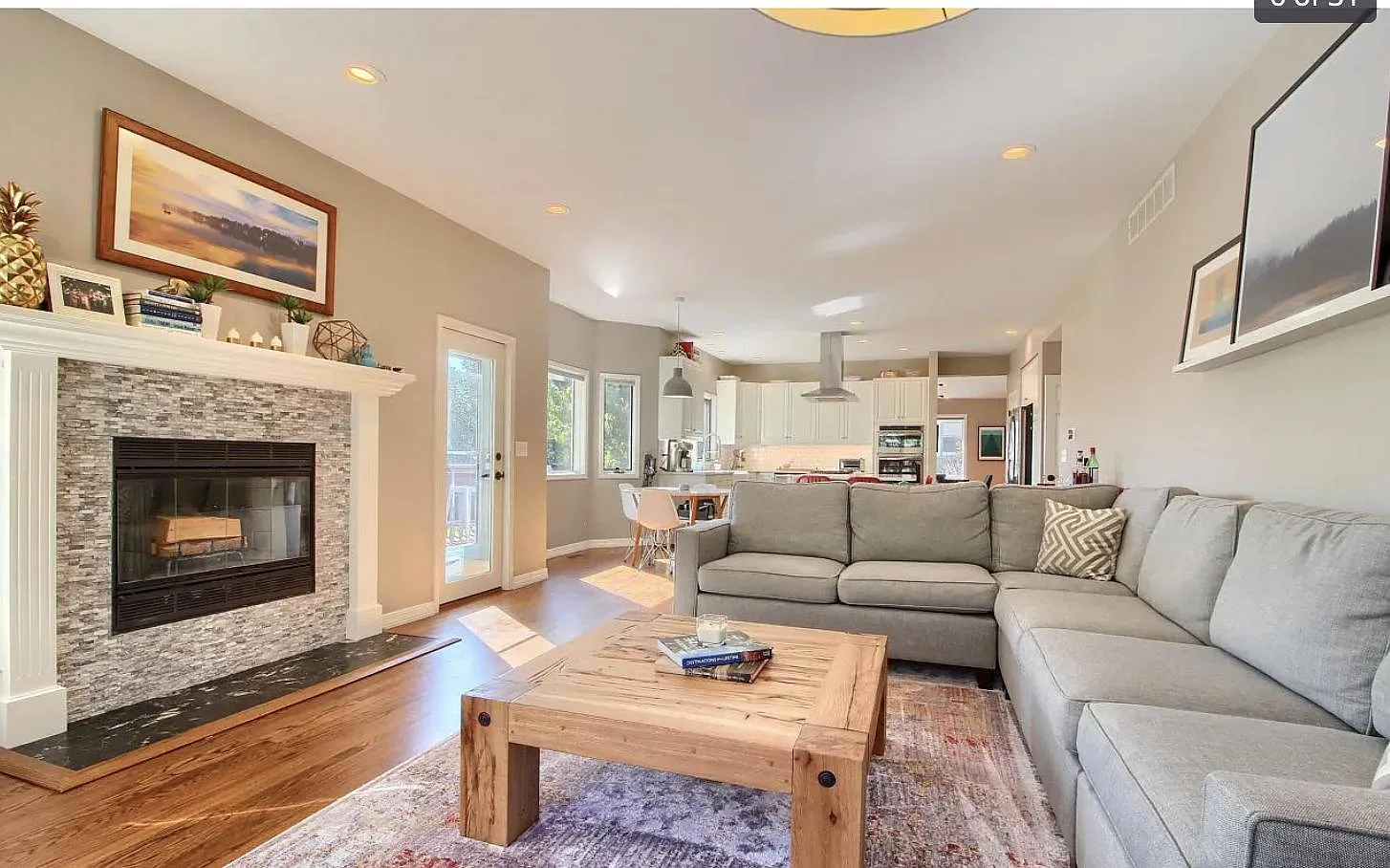 1130 Utica Cir — Photo 2