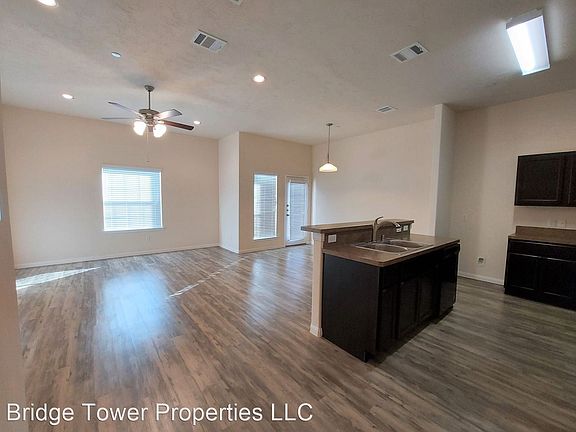 4th image of 2207 Bermuda Palms Dr