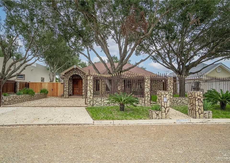 1st image of 2306 Flores Dr #A