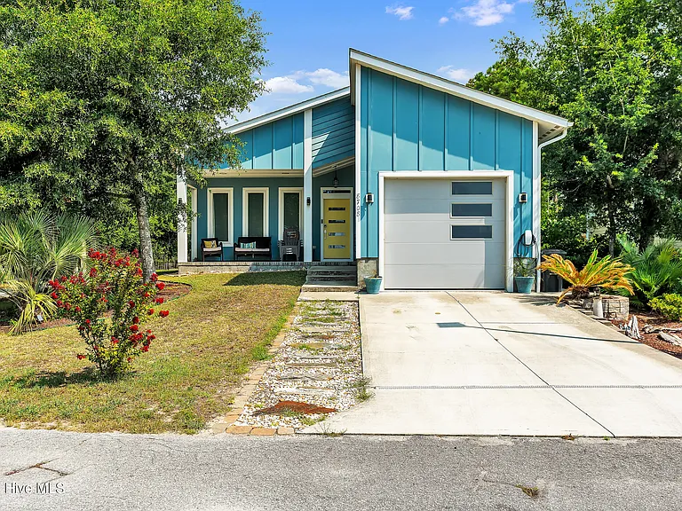 8708 Plantation Dr — Photo 1