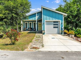 8708 Plantation Dr, Emerald Isle, NC 28594