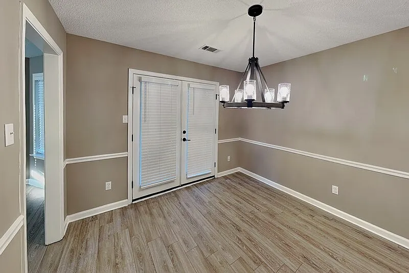3 bed, 2.0 bath, 1656 sqft, $2,099 — Photo 4