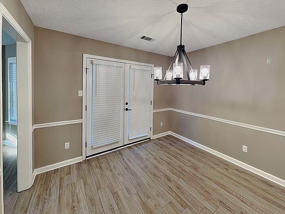 4th image of 8070 Ellis Rd