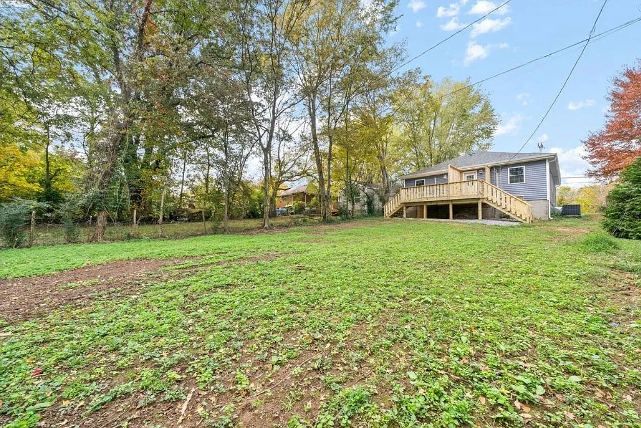 2 bed, 1.0 bath, 800 sqft, $1,025 — Photo 3