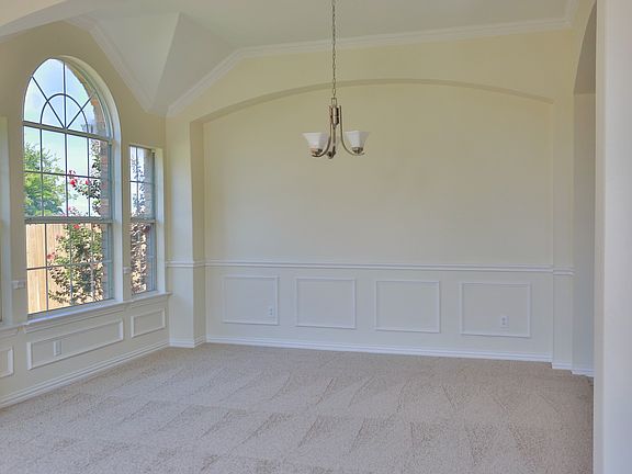 3rd image of 208 Oleander Dr
