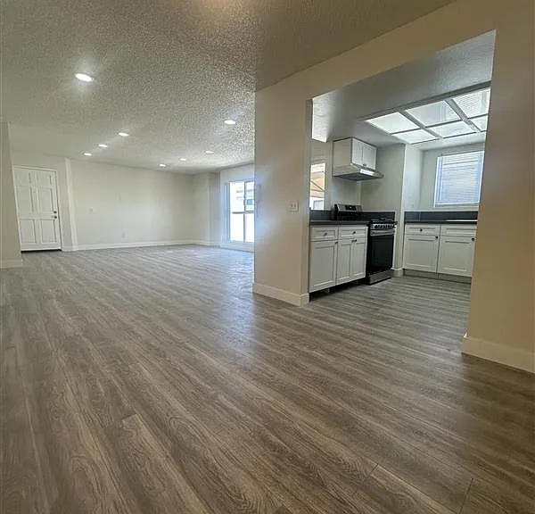 328 E Providencia Ave #202 — Photo 5