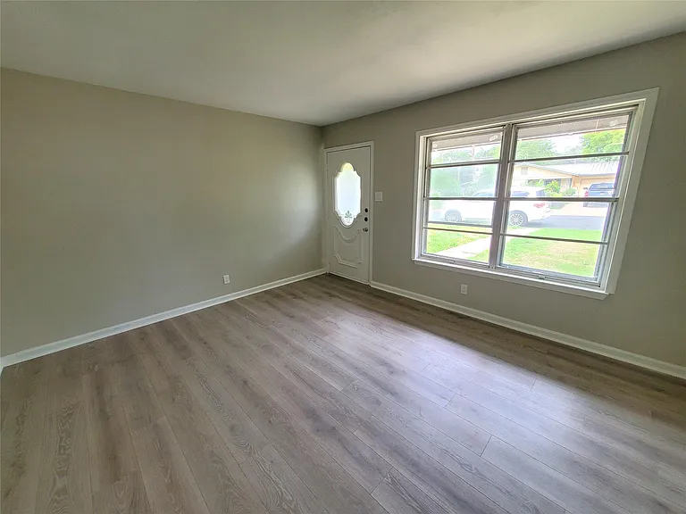 8907 Shepard Dr — Photo 2