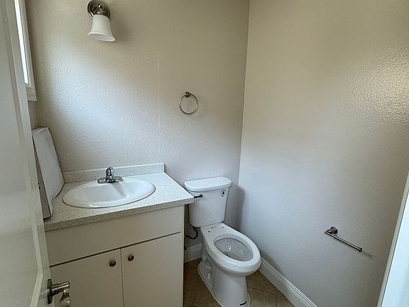 4th image of 916 S Marguerita Ave #L