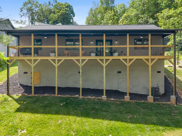 132 Fox Ridge Cir, Franklin, NC 28734