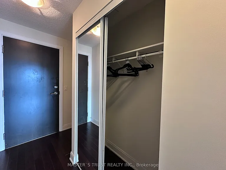 135 Village Green Sq #3722 — Photo 6