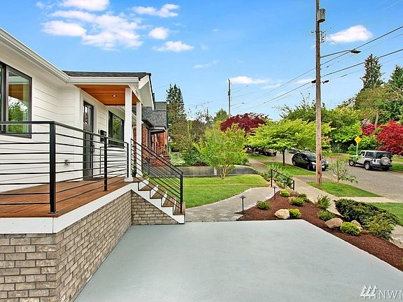 3rd image of 2722 Queen Anne Ave N