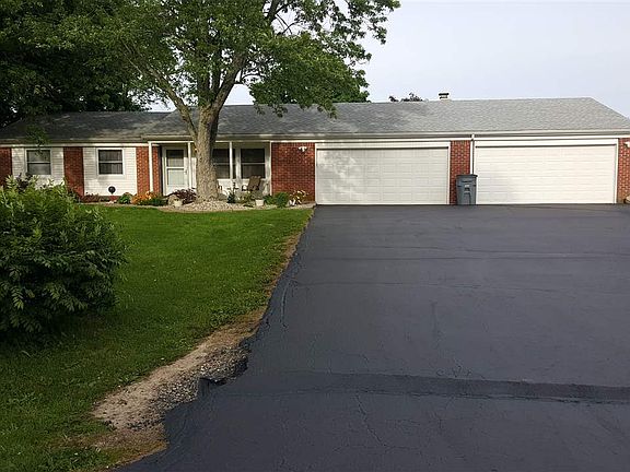 3rd image of 3900 Carmelita Blvd