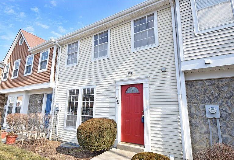 1st image of 920 Woodlyn Dr N
