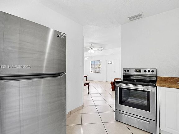 5th image of 2415 Pierce St