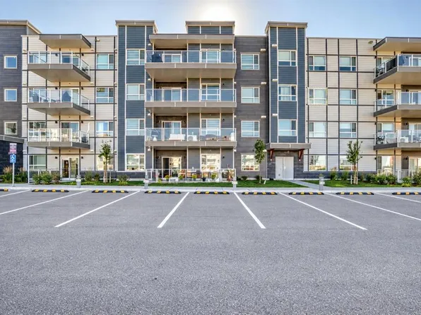 40 N Carrington Plz NW #120, Calgary, AB T3P 0Y9