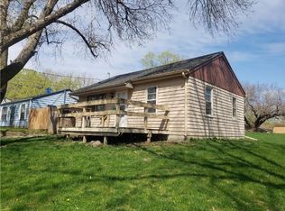 1542 E Creston Ave, Des Moines, IA 50320
