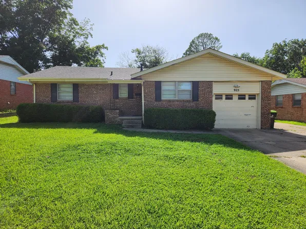 925 N Linda Ave, Ada, OK 74820