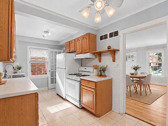5th image of 1783 Linden St