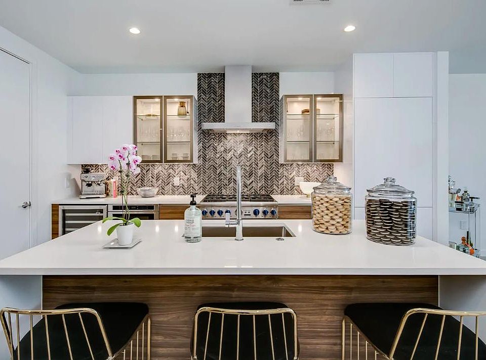 1st image of 3054 E 2nd Ave #511