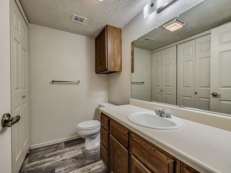 Lexington Commons - Bathroom