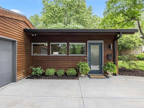 2nd image of 7415 Rosewood Cir