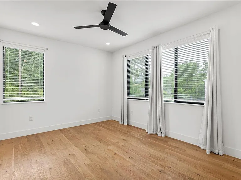 301 Woodward St #B — Photo 22