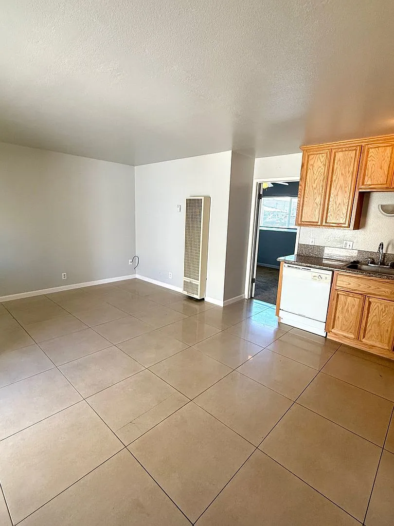 336D E. Sycamore St. — Photo 3