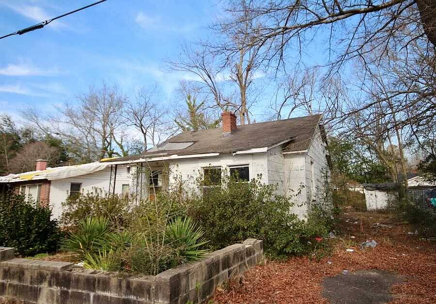 2nd image of 416 Logan Ave