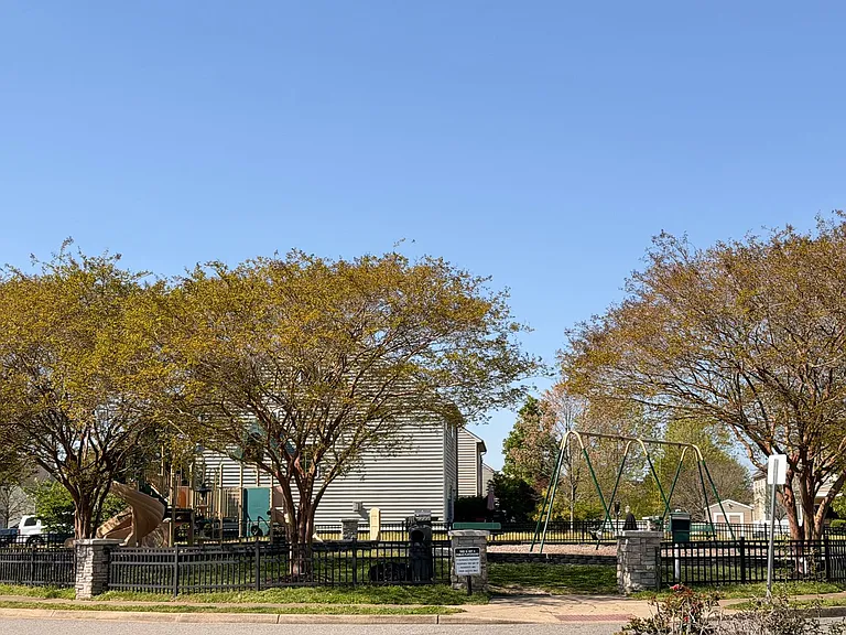 42 Kilverstone Way — Photo 56