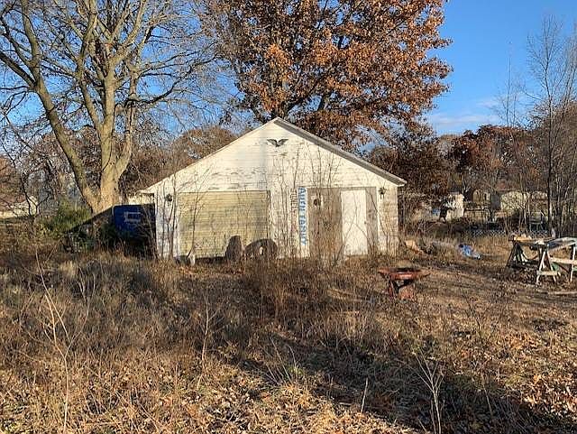 2nd image of 502 Lake Rd