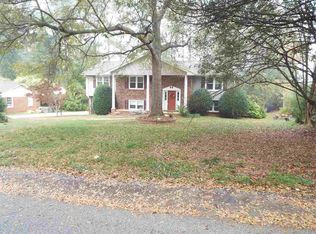 225 Oakmont Dr, Boiling Springs, SC 29316