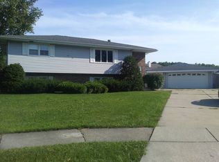211 Juniper Dr, Schererville, IN 46375
