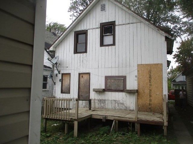 2nd image of 1028 Earl St