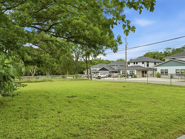 500 E Heron St — Photo 15