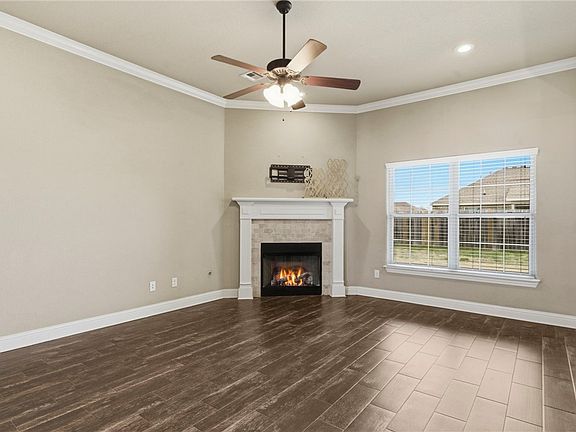 3rd image of 2230 Hunter Dr