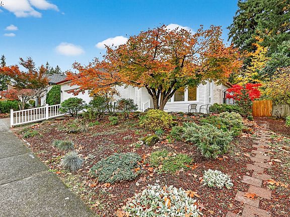 4th image of 3209 SE Baypoint Dr